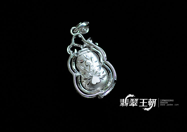 糯冰种阳绿满绿缅甸翡翠镶白金葫芦胸坠