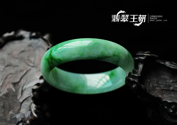 糯冰种飘翠缅甸翡翠手镯(57.6)