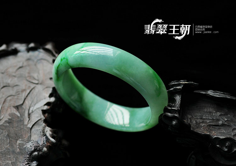 糯冰种飘翠缅甸翡翠手镯(57.6)