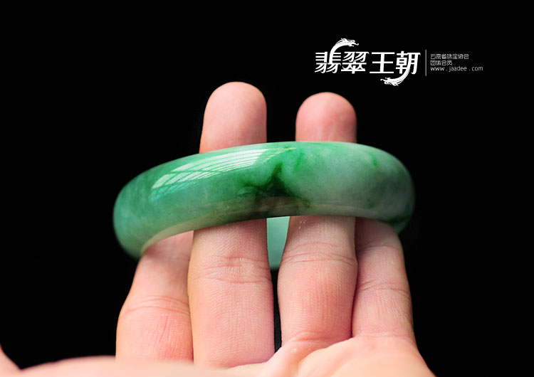 糯冰种飘翠缅甸翡翠手镯(57.6)