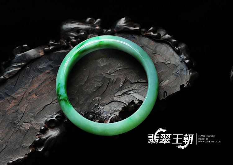 糯冰种飘翠缅甸翡翠手镯(57.6)