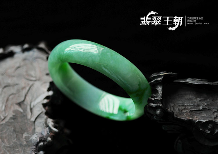 糯冰种飘翠缅甸翡翠手镯(57.6)