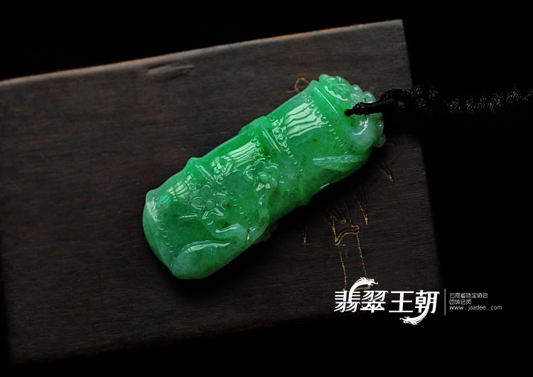糯冰种满绿翠色缅甸翡翠节节高挂件