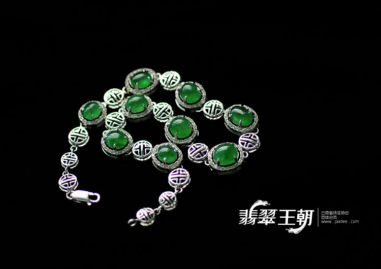 冰种淡绿缅甸翡翠手链