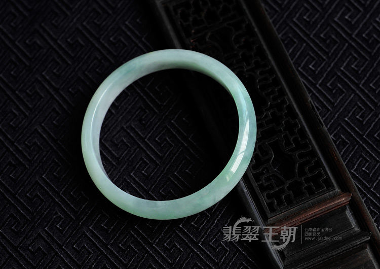 糯冰种青色缅甸翡翠手镯(60)