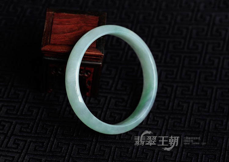 糯冰种青色缅甸翡翠手镯(60)