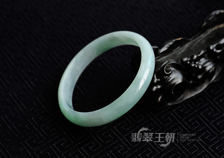 糯冰种青色缅甸翡翠手镯(60)
