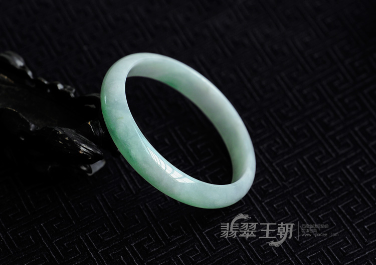 糯冰种青色缅甸翡翠手镯(60)