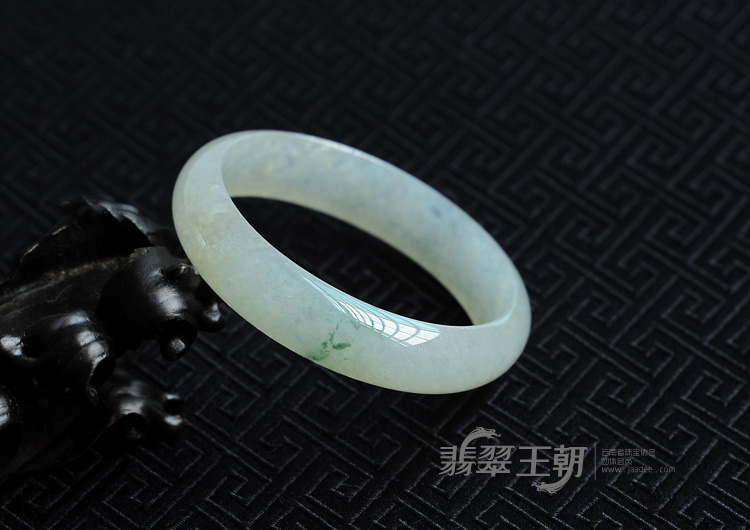 冰种略飘花缅甸翡翠手镯(58.5)