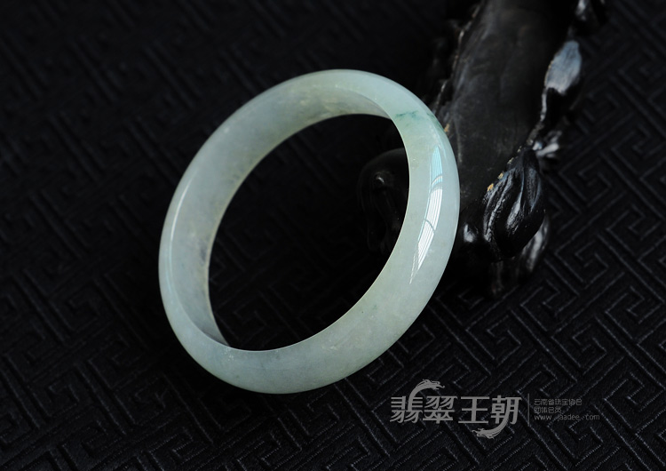 冰种略飘花缅甸翡翠手镯(58.5)