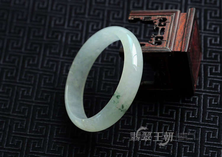 冰种略飘花缅甸翡翠手镯(58.5)