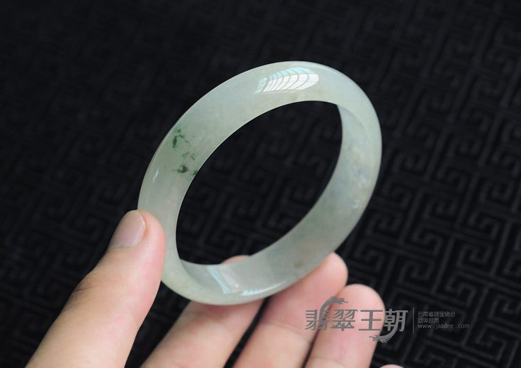 冰种略飘花缅甸翡翠手镯(58.5)