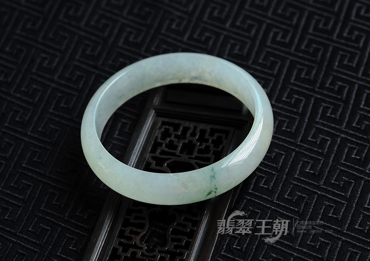 冰种略飘花缅甸翡翠手镯(58.5)