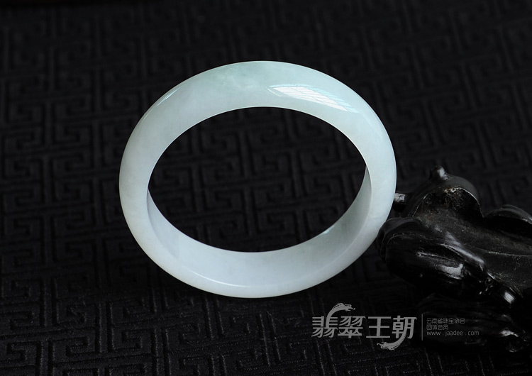 糯冰种白青缅甸翡翠手镯(57.1)