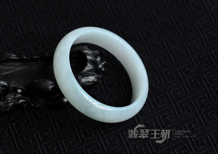 糯冰种白青缅甸翡翠手镯(57.1)