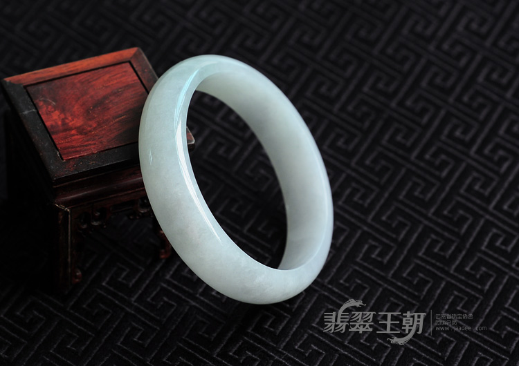 糯冰种白青缅甸翡翠手镯(57.1)