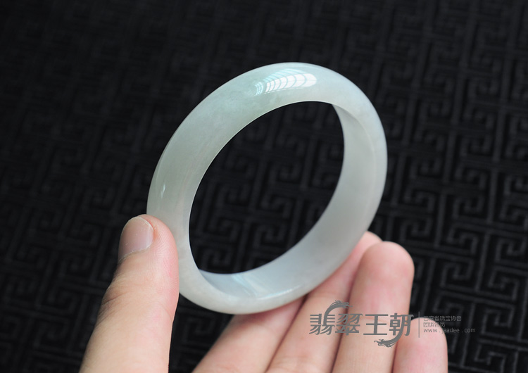 糯冰种白青缅甸翡翠手镯(57.1)