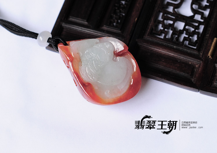 糯冰种红翡缅甸翡翠蝙蝠龙挂件