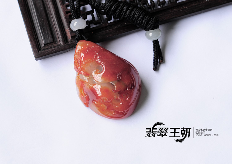 糯冰种红翡缅甸翡翠蝙蝠龙挂件