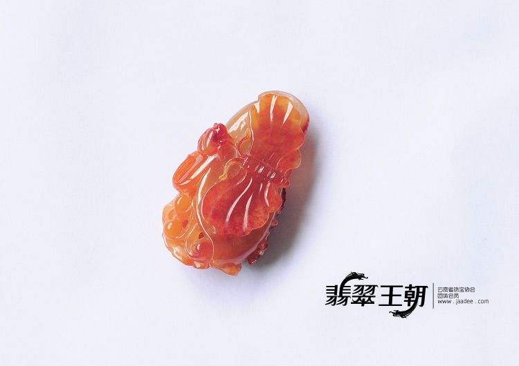 糯冰种红翡缅甸翡翠蝴蝶玉兰花挂件