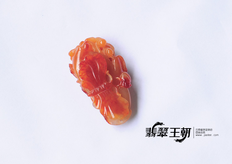 糯冰种红翡缅甸翡翠蝴蝶玉兰花挂件