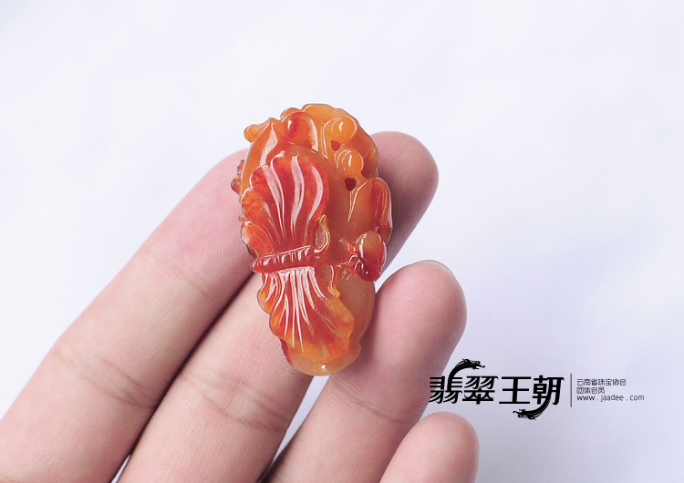 糯冰种红翡缅甸翡翠蝴蝶玉兰花挂件