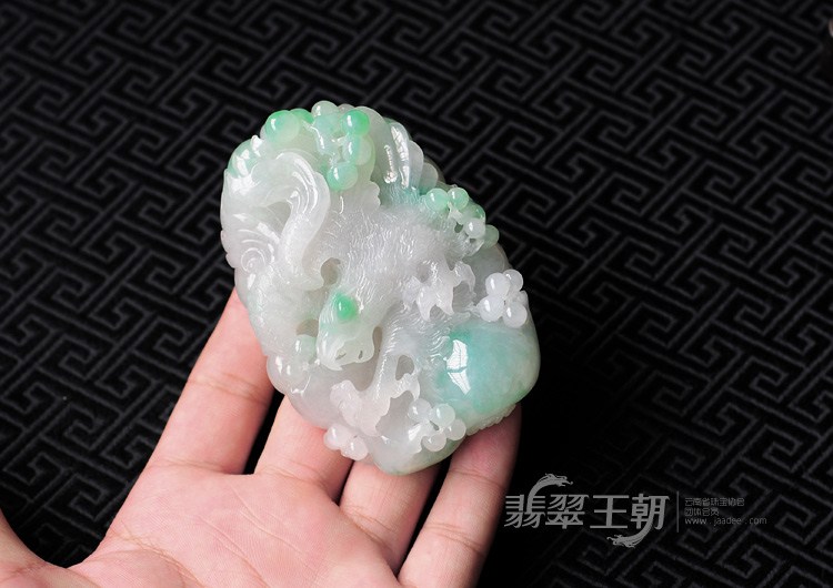 糯冰种绿晴缅甸翡翠大展鸿图手玩件