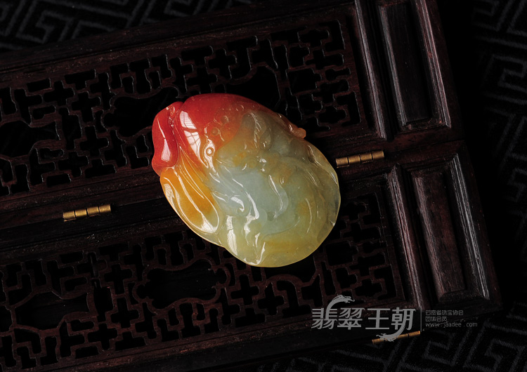 糯冰种红黄翡缅甸翡翠关公头挂件