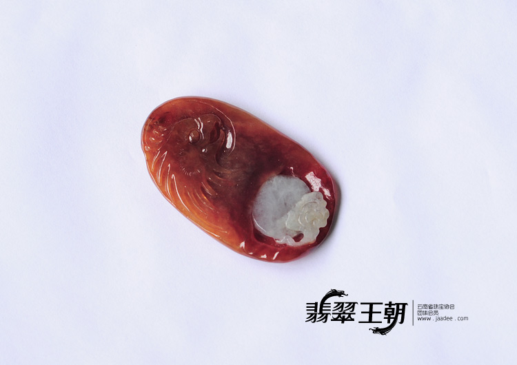 冰种红翡缅甸翡翠鹦嘴兽挂件