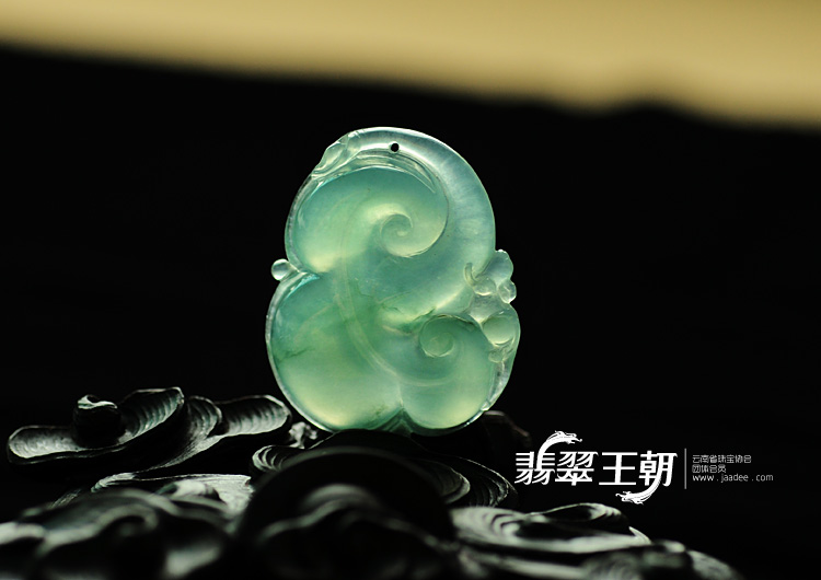 冰种飘花缅甸翡翠如意寿挂件