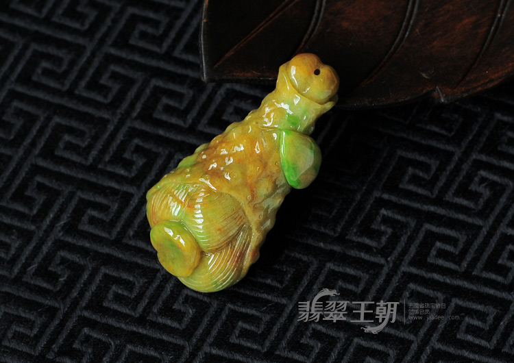 糯冰种黄加绿缅甸翡翠“珍馐美味”挂件