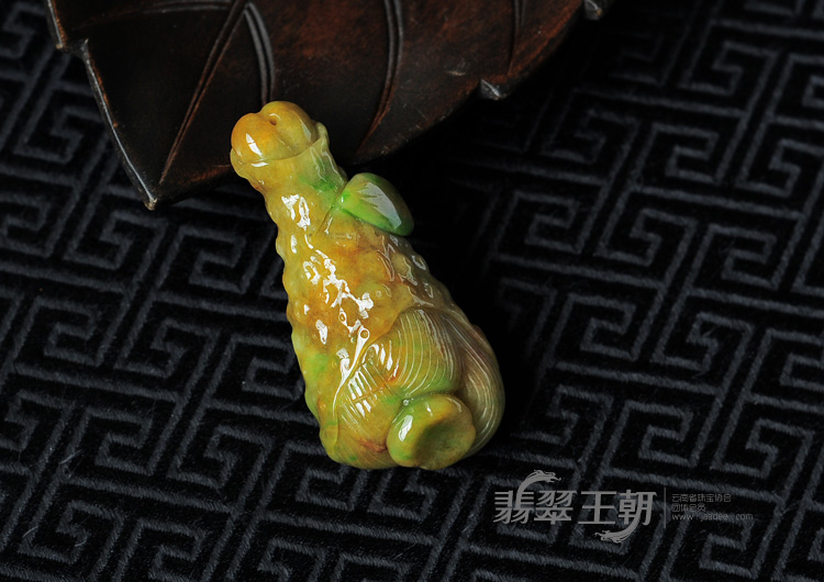 糯冰种黄加绿缅甸翡翠“珍馐美味”挂件