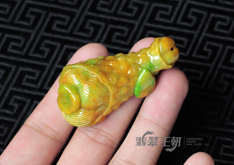 糯冰种黄加绿缅甸翡翠“珍馐美味”挂件
