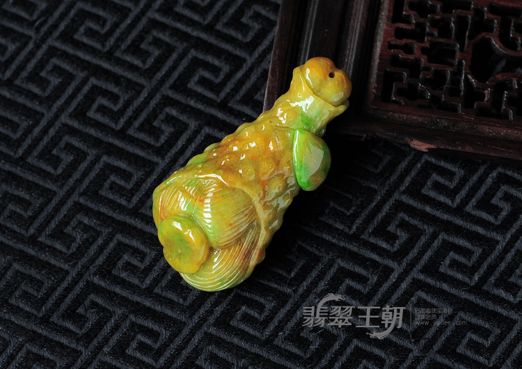 糯冰种黄加绿缅甸翡翠“珍馐美味”挂件