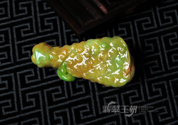 糯冰种黄加绿缅甸翡翠“珍馐美味”挂件