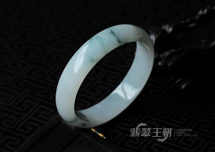 糯冰种飘花缅甸翡翠手镯（56.9mm）