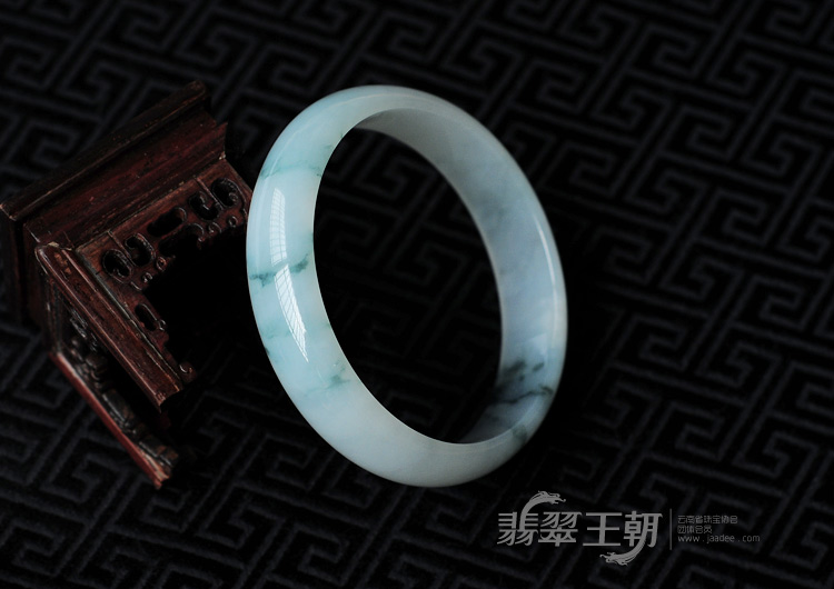 糯冰种飘花缅甸翡翠手镯（56.9mm）