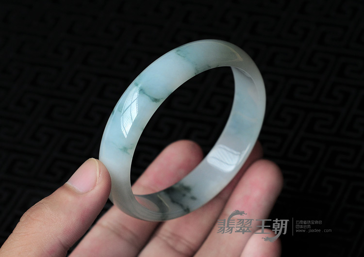 糯冰种飘花缅甸翡翠手镯（56.9mm）