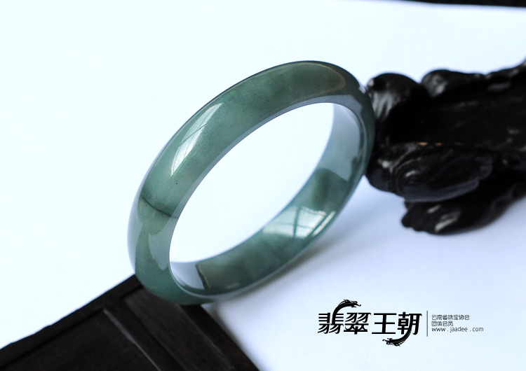 冰种蓝晴水缅甸翡翠手镯（57.9mm）