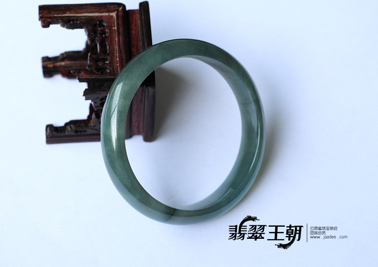 冰种蓝晴水缅甸翡翠手镯（57.9mm）