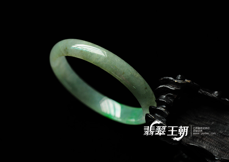 冰种飘翠缅甸翡翠手镯(56mm)