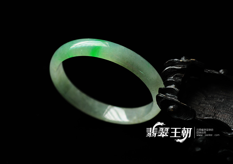 冰种飘翠缅甸翡翠手镯(56mm)