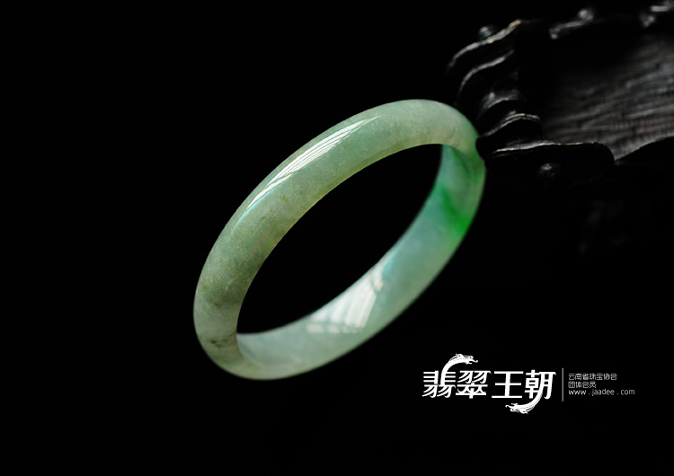 冰种飘翠缅甸翡翠手镯(56mm)