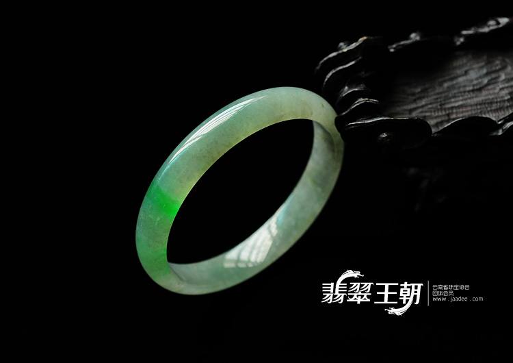 冰种飘翠缅甸翡翠手镯(56mm)