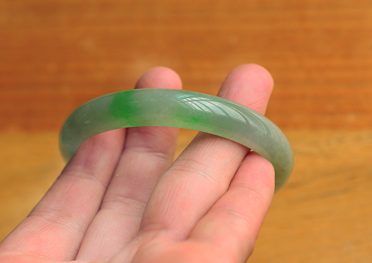 冰种飘翠缅甸翡翠手镯(56mm)