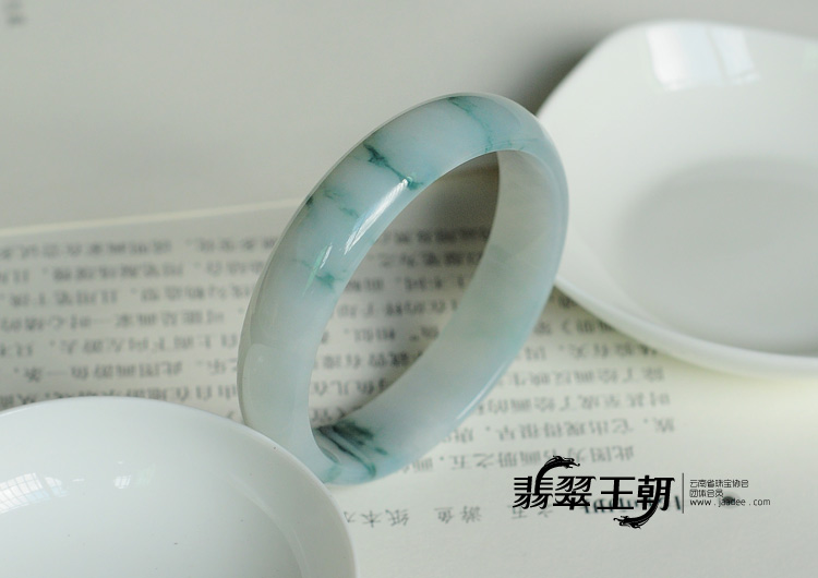 糯冰种飘花缅甸翡翠手镯(60.6)
