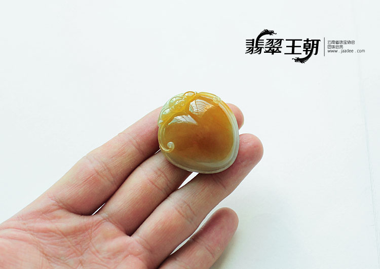 糯冰种黄翡缅甸翡翠“福在心中”挂件