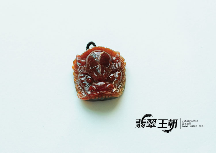 feicui糯冰种红翡缅甸翡翠兽头挂件
