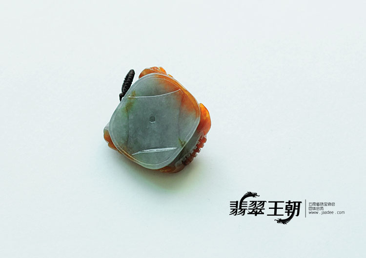 feicui糯冰种红翡缅甸翡翠兽头挂件