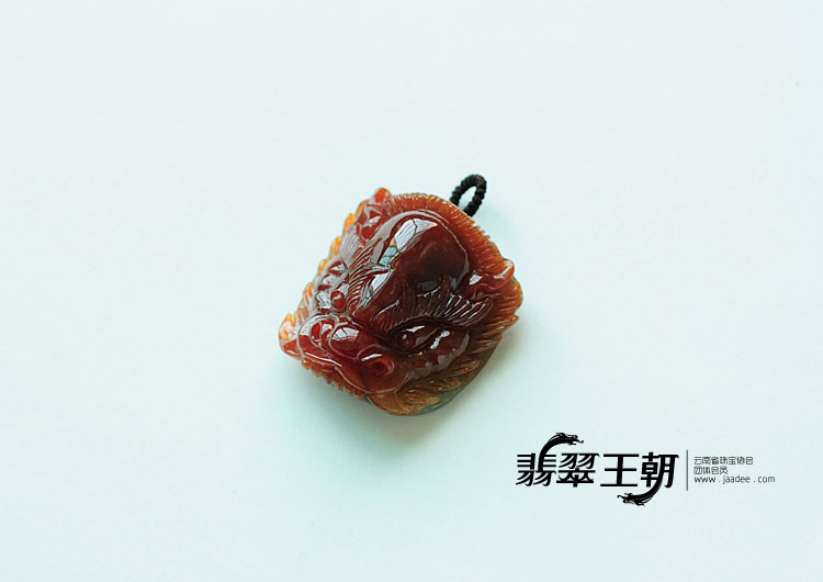 feicui糯冰种红翡缅甸翡翠兽头挂件